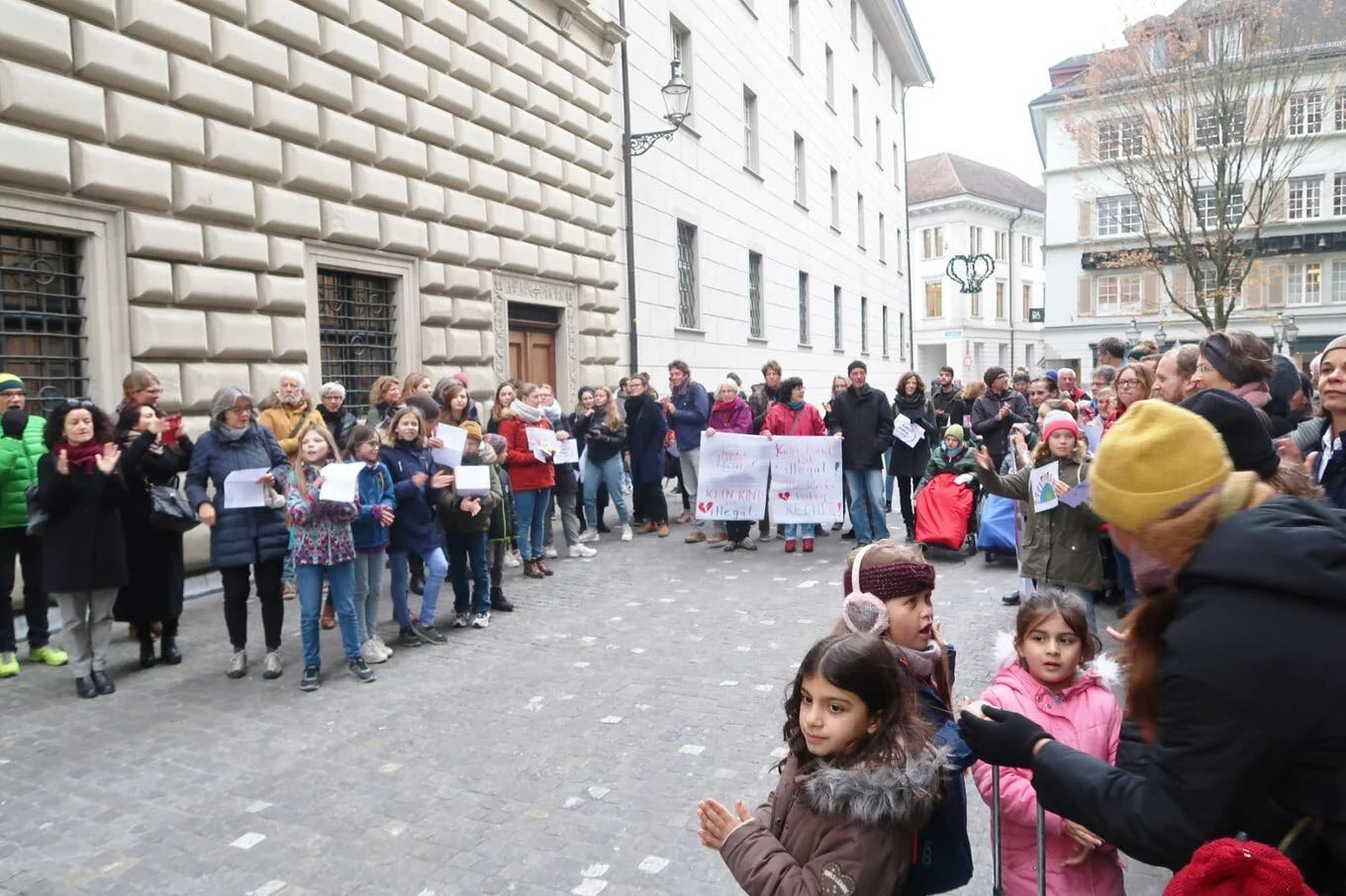 Luzerner Kirche erteilt einer Mutter mit Kind Kirchenasyl – jetzt wurden sie von der Polizei abgeholt