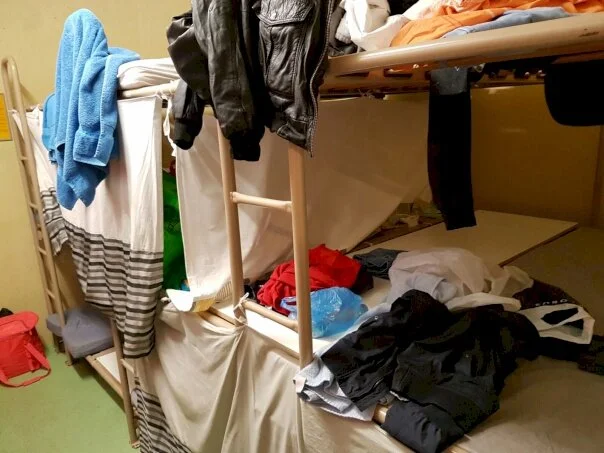  Ausgeliefert im Bunker | Vergessen im grossen Wir 
