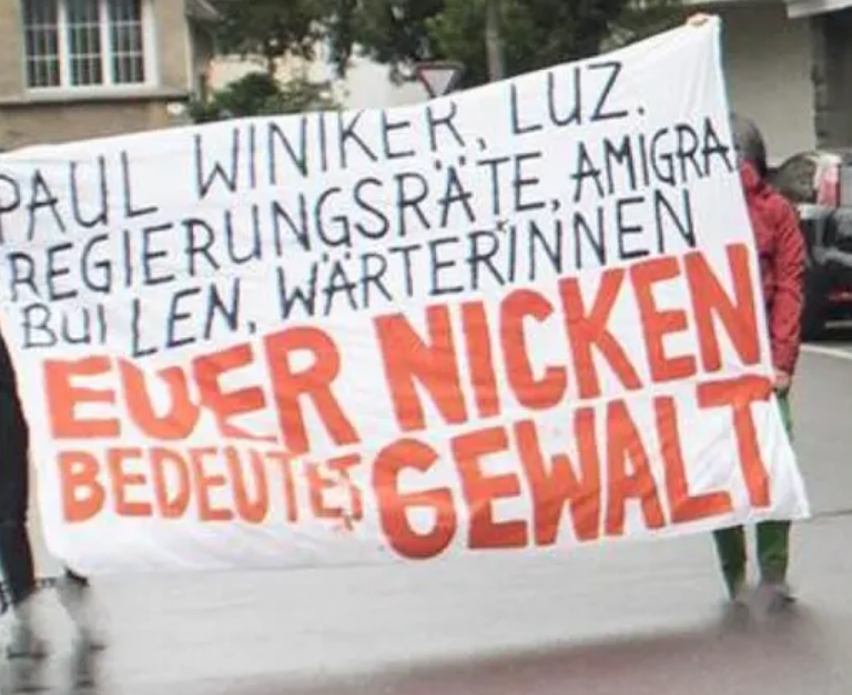 Demonstration gegen Ausschaffung vor Bezirksgericht Luzern