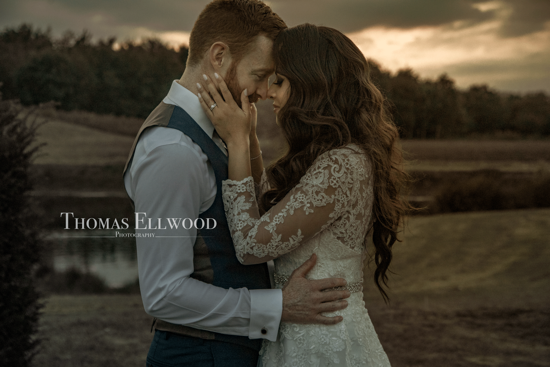 OLD-HALL-WEDDING-THOMAS-ELLWOOD-PHOTOGRAPY-Rahman_Coreya.gif