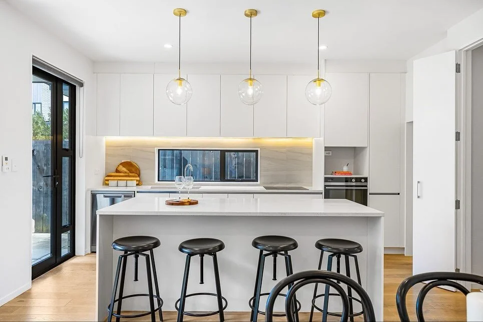 Think of it as a lightweight lifestyle lifter.
It’s an intuitive design that removes any notion of hard work. Yes, 6 Desalt appeals on so many levels; especially in location!
“As a neighbourhood of coastal charm and convenience, you&rsq