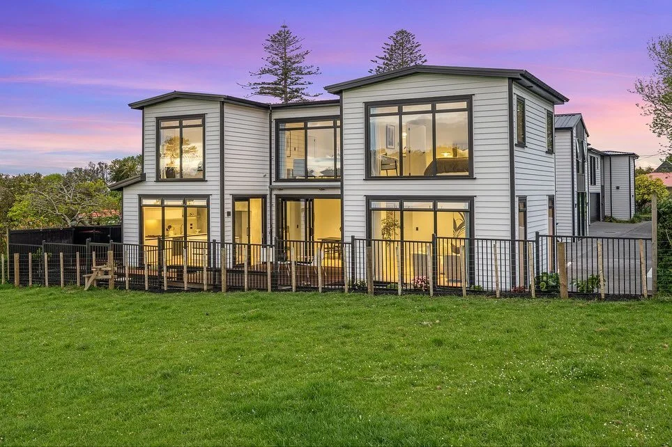 You want the sun, the moon, and the planets too? 
159c Campbell Road offers the best of ALL worlds on Cornwall Park.
Hyper-specified for executive living that raises the bar, yet down to earth with its rural outlook, I believe few Auckland homes ca