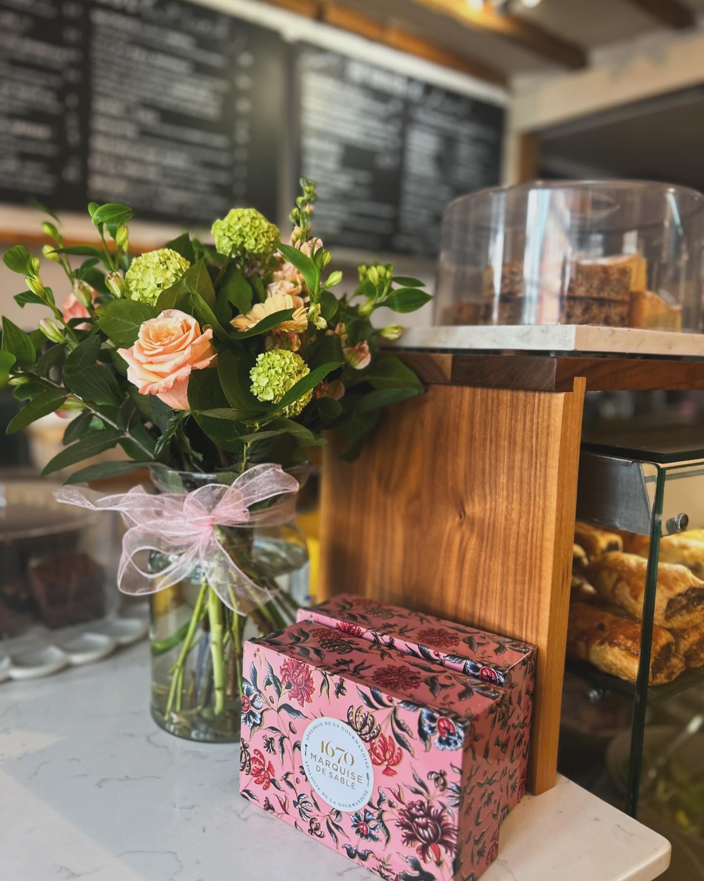 Weekly Flowers for The Deli - we offer a free vase filing service for businesses and for homes, weekly or fortnightly 🌸

Message us for more information 🌸