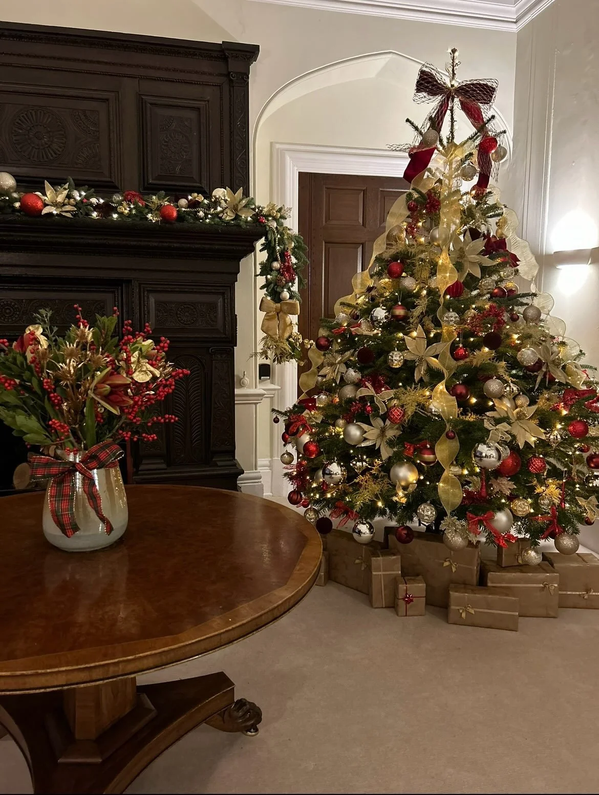 🎄 Christmas Installations &ndash; Bookings Now Open! 🎄
Whether you&rsquo;re looking for a stunning front door display, a beautifully decorated Christmas tree, or festive styling for your home or business, we&rsquo;d love to help bring your vision t