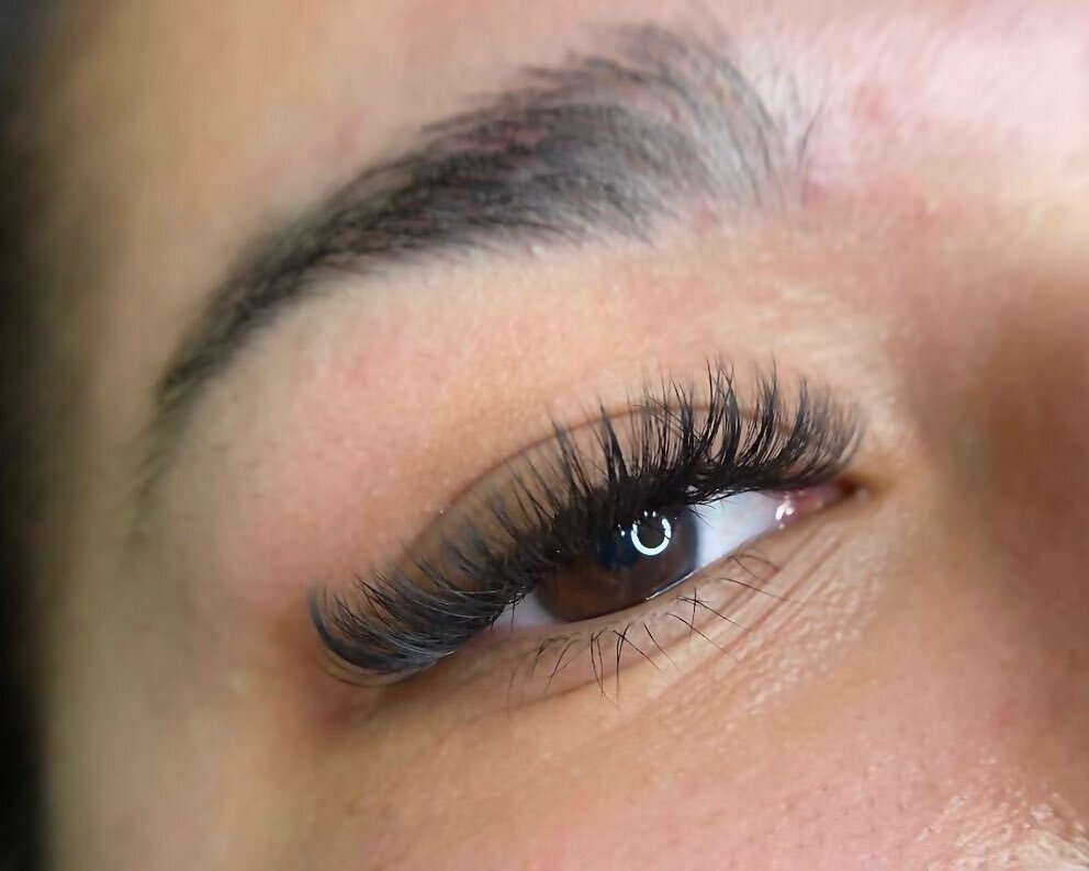 Volume Lash Extensions ☁️

Created by Ally | @foxyfacesbyally

🤍 For lush lashes &gt;&gt; book now, link in bio

.
.
.
.
#purelashandbeauty #volumelashes #lashextensions #michiganbeauty #kalamazoomichigan #lashmapping