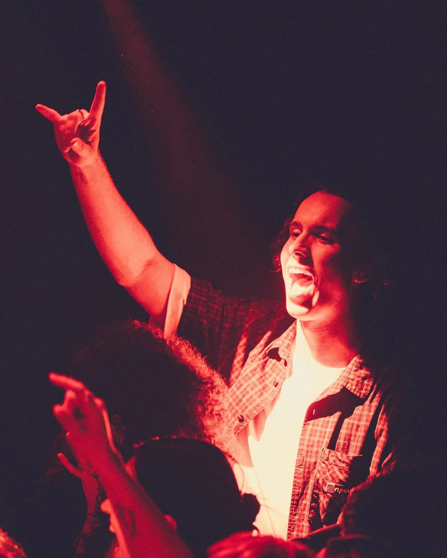 As things wind down on the mountain, we are shaking things up tonight&hellip; The Taris lounge is turning into our dance floor! Same schedule, same vibes, just taking it upstairs. Come see it in action.

@side.selections DJs from 9PM:
9:00 - 10:00 / 