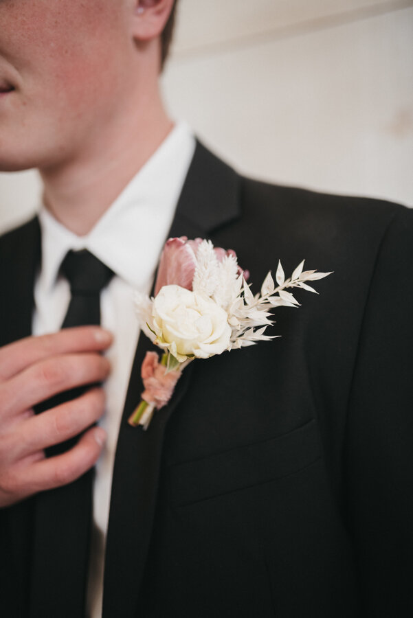 Like deliver meat How to pin on a boutonniere or corsage — Sweet Afton Floral