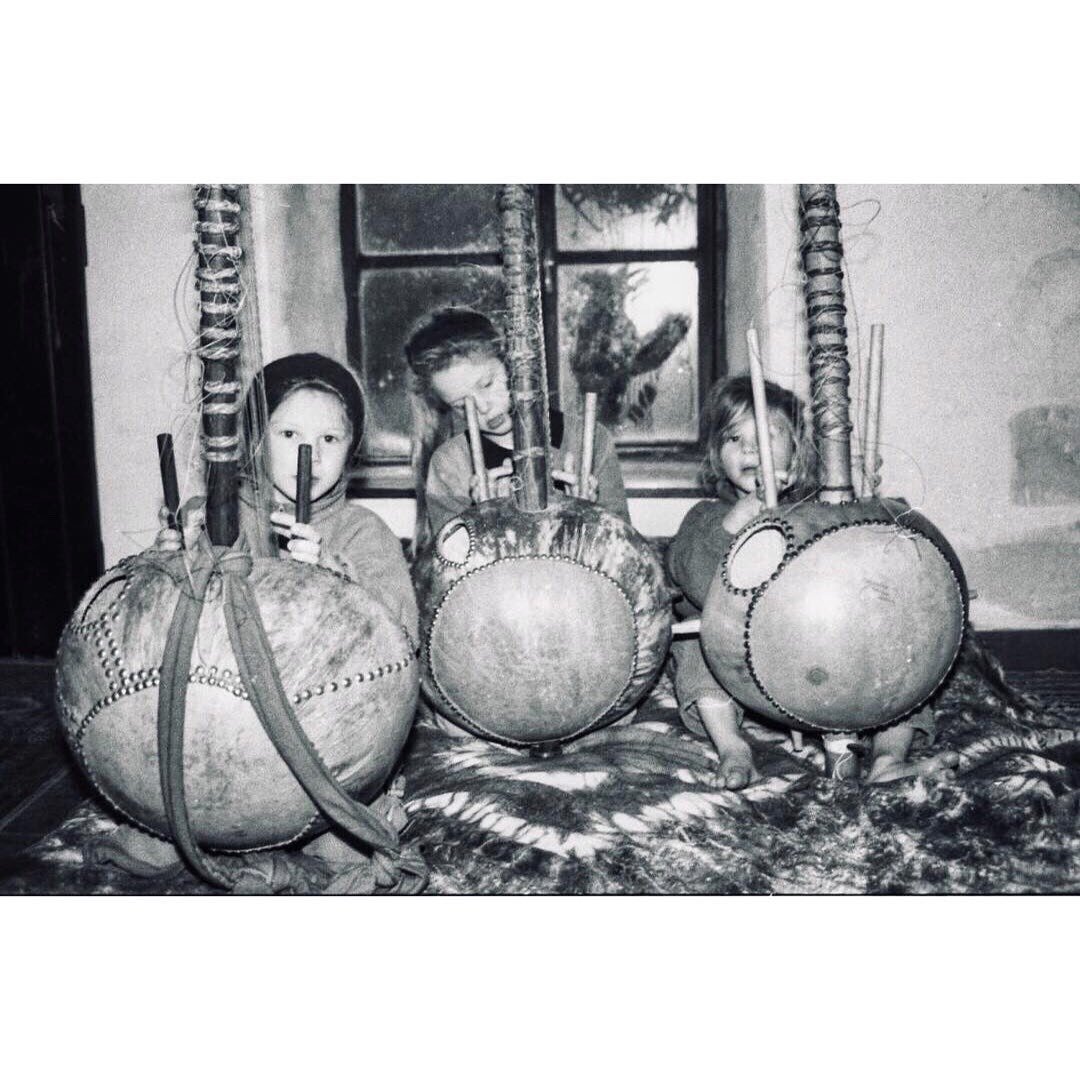 I may of shared this photo before but it is really cool 😂 photo of me about 8 and my two sisters Jessica and Sarah playing the Kora in our off grid cottage in Wales. This instrument has always been a part of my life and for ever will be. Ps I&rsquo;