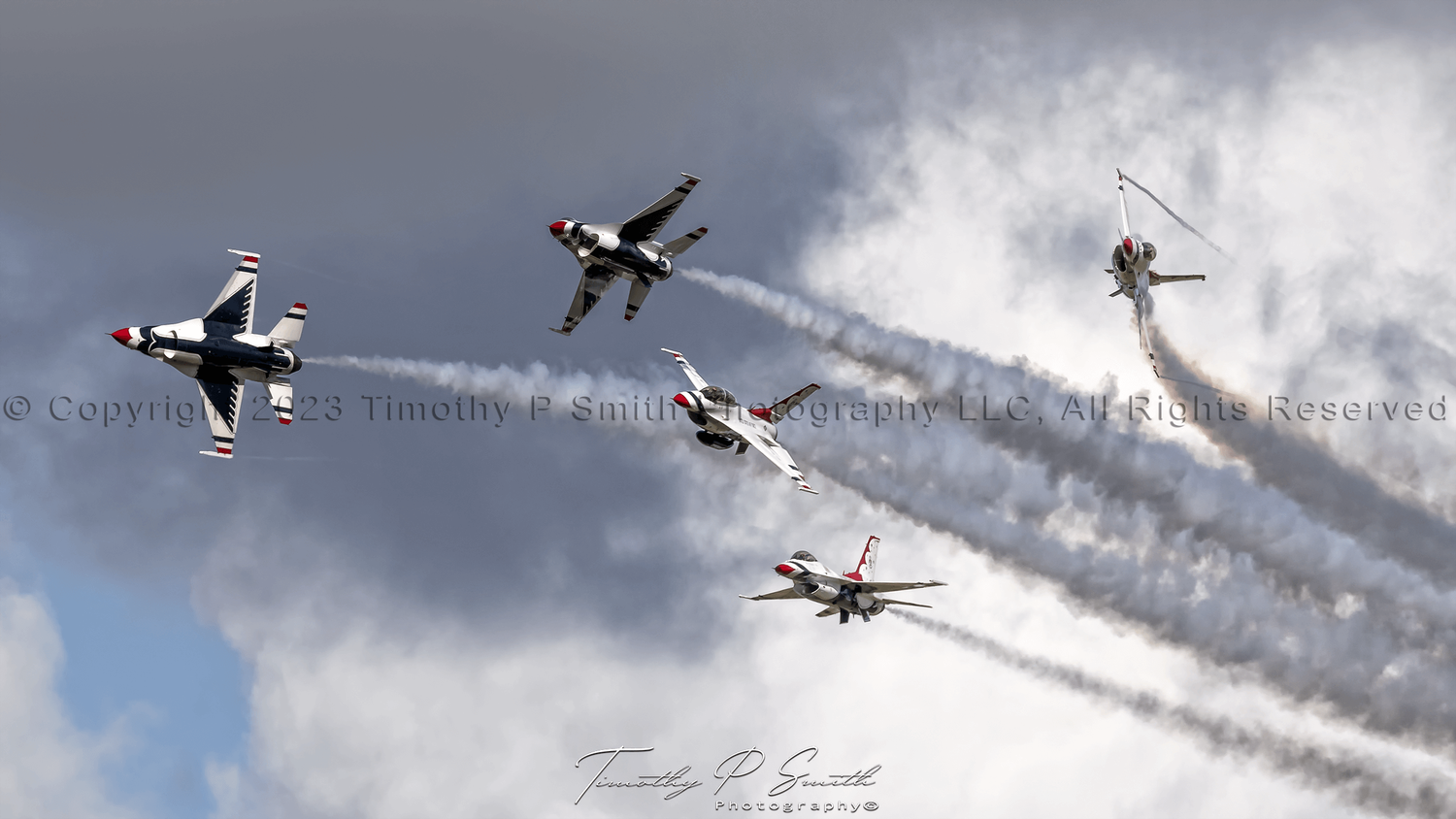 USAF Thunderbirds | F-16 fighting falcon Preform the Low Bomb Burst