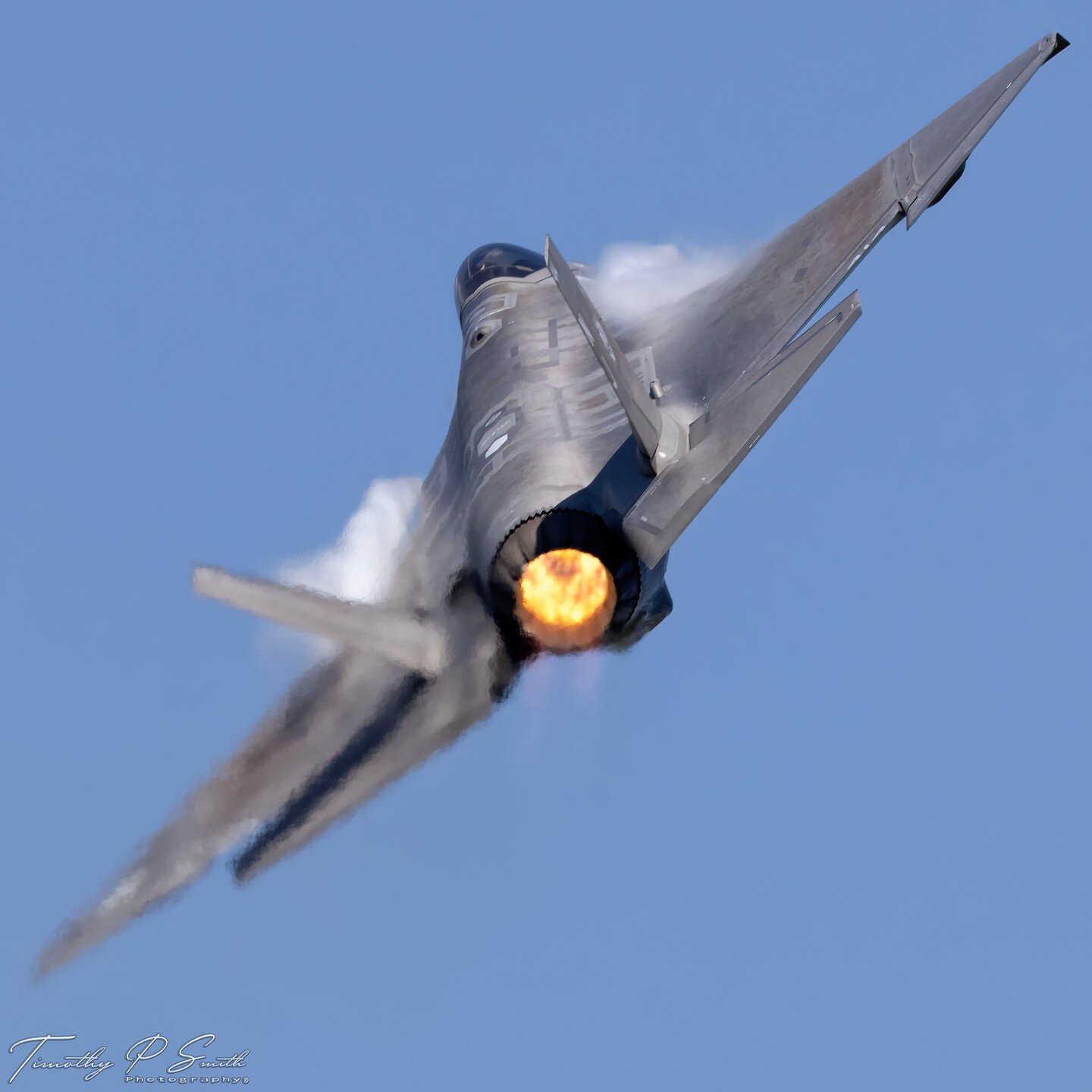 Revving up the skies with lightning-fast action from the New Orleans airshow last weekend! The US Navy&rsquo;s @f35c_demoteam electrified the crowd with lightning, demonstrating the speed and agility of the F-35C Lightning II. 

~~~~~~~~~~~~~~~~~~~~~