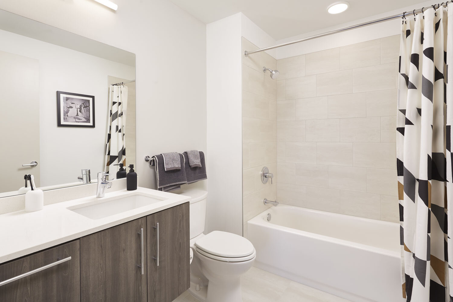 One Hundred- 1307- Slide-8-1BR Bathroom-1500x1000.jpg