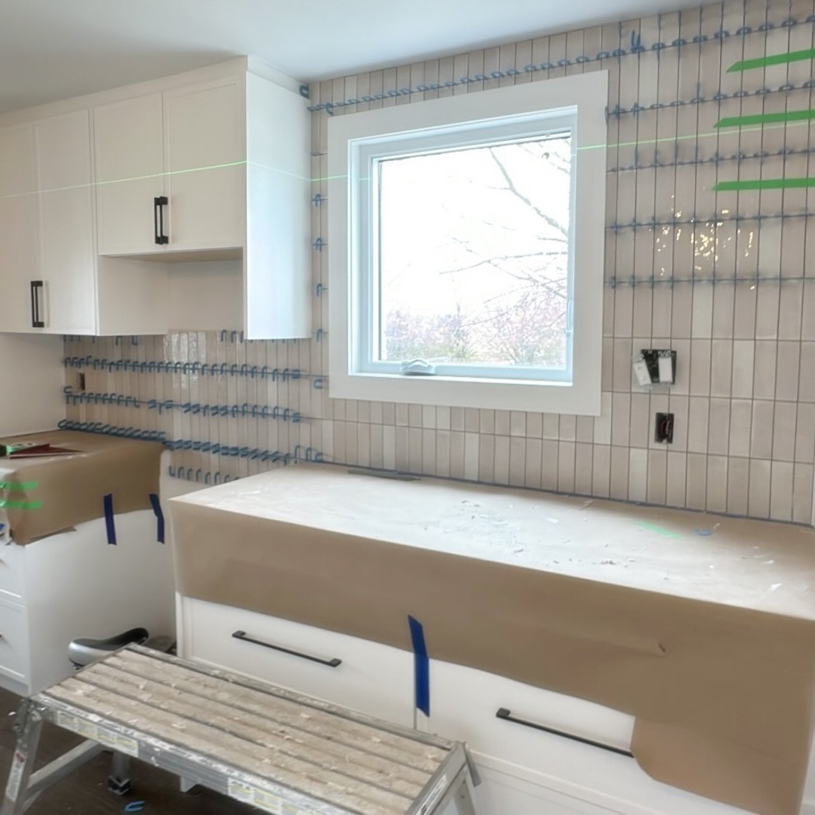 Who doesn&rsquo;t LOVE a crisp, white kitchen? This complete home renovation in Cambridge is going to be for SALE or LEASE very soon. 👏🏠

⁣
RENOVATE with us this summer/fall.👆Check out our website.⁣⁣⁣⁣
🏠 &mdash;&gt; 519-212-1296 

#guelphcontract