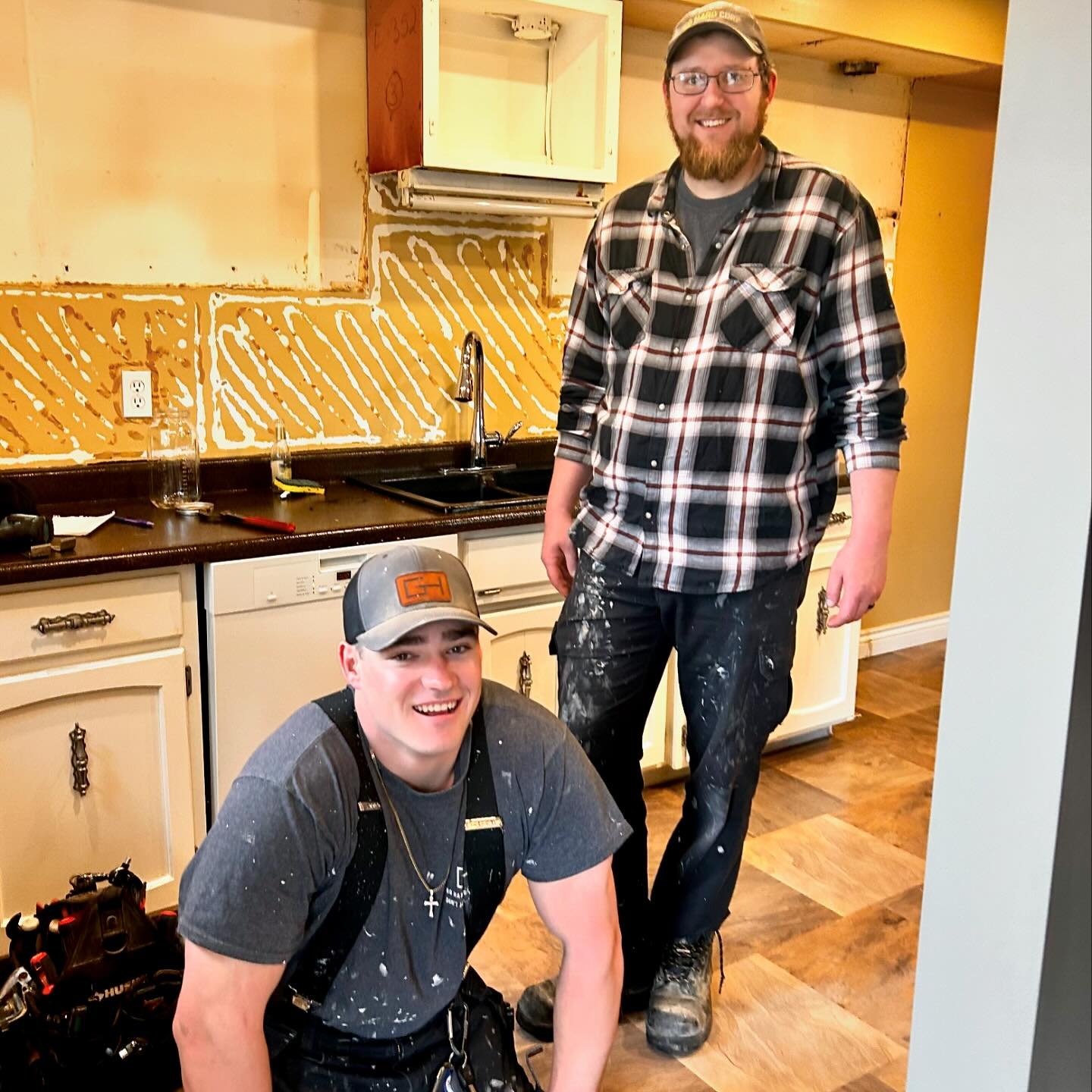 Sam and Shane are hard at work on a new kitchen installation in Hespeler. 
We can&rsquo;t wait for the reveal. 👏

#hespelercambridge #hespelervillage #hespeler #hespelerbusiness #hespelerrocks #gohardcorporation #designbuild #kitchenrenovation #kitc