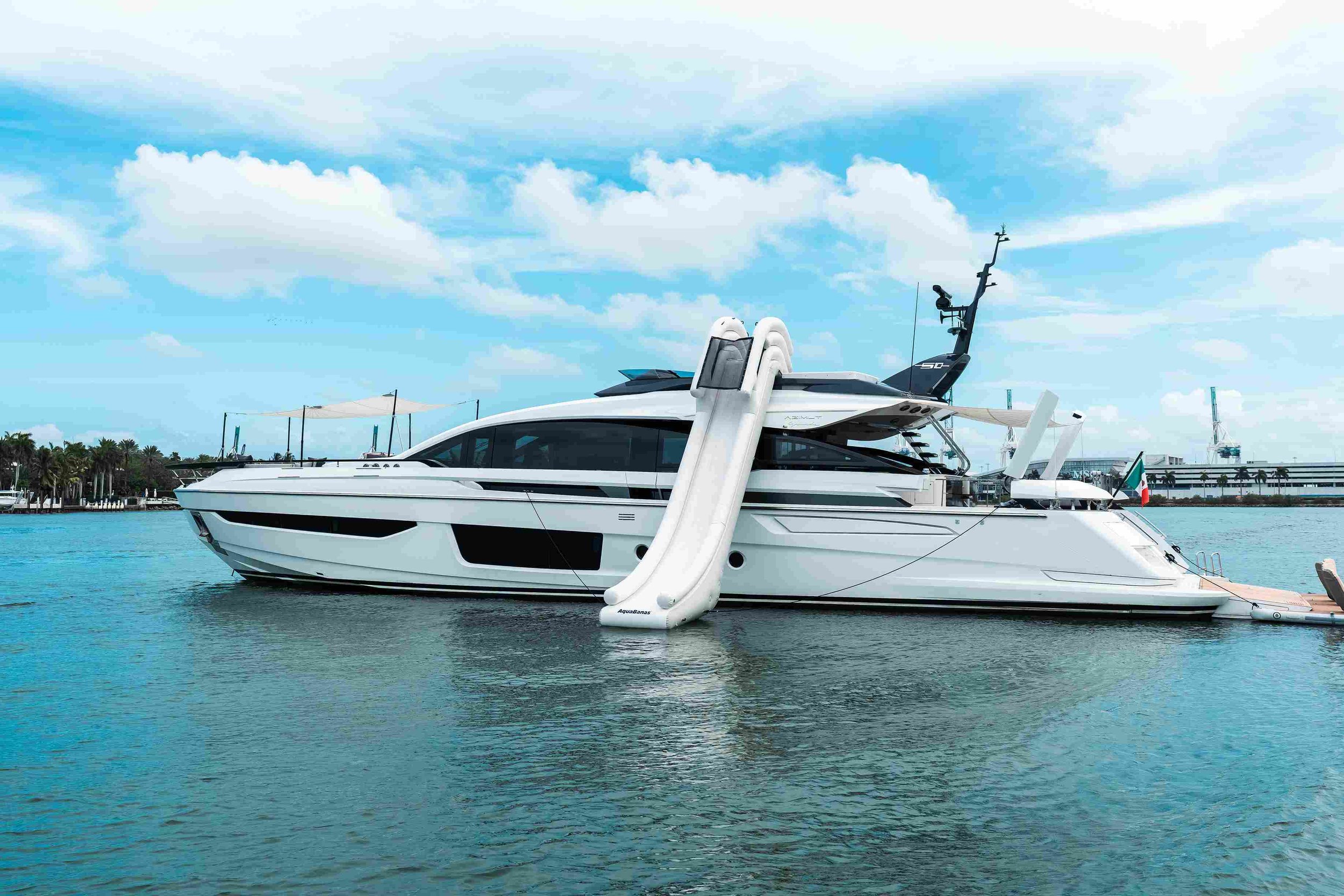 94' Azimut + Toys (4 Hours)