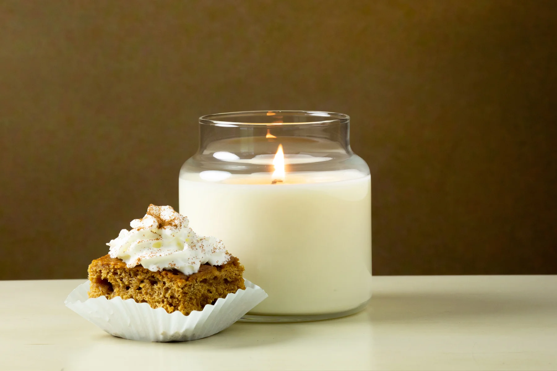 Whirli-Wick™ Frosted Gingerbread Candle
