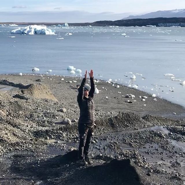 This is the last time I talk about last summer&rsquo;s June travel&hellip; I promise! Well, maybe not😛. I couldn&rsquo;t resist these images of Iceland 🇮🇸 for today&rsquo;s #throwbackthursday⁣
⁣
⁣
Speaking of travel, have you listened to my newest