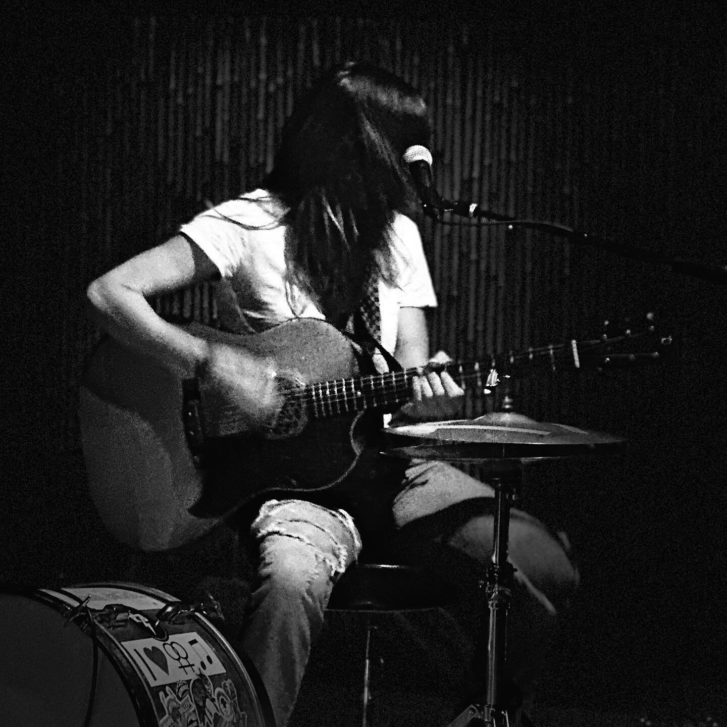 Last night at Bensons I stretched the limits of how hard you can rock a white vneck tshirt. Mollie, Aubrea and I were slaying it and Salida was on the dance floor. You never disappoint Salida. ❤️
See you tonight Steamboat! 4-6 early set at @yampavall