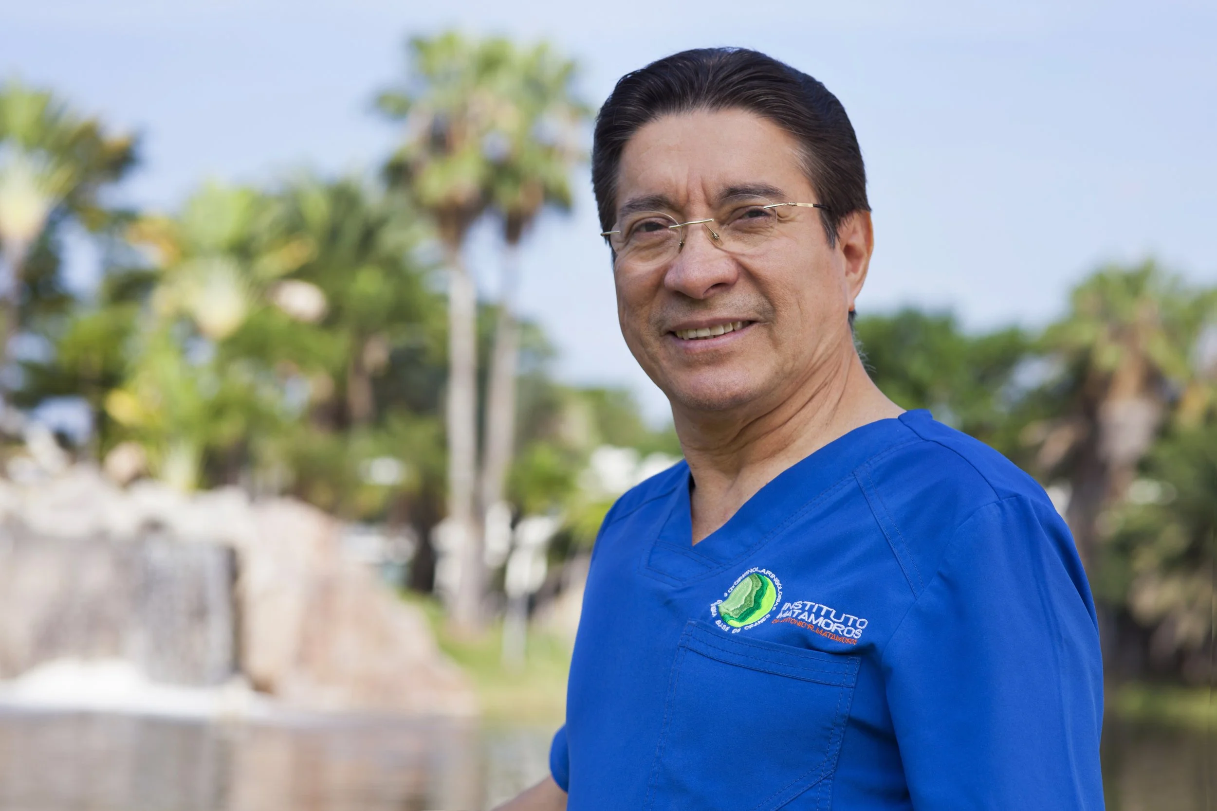 Dr. Antonio Matamoros, médico especialista en salud auditiva, terapias de lenguaje y rehabilitación vestibular en Guayaquil.