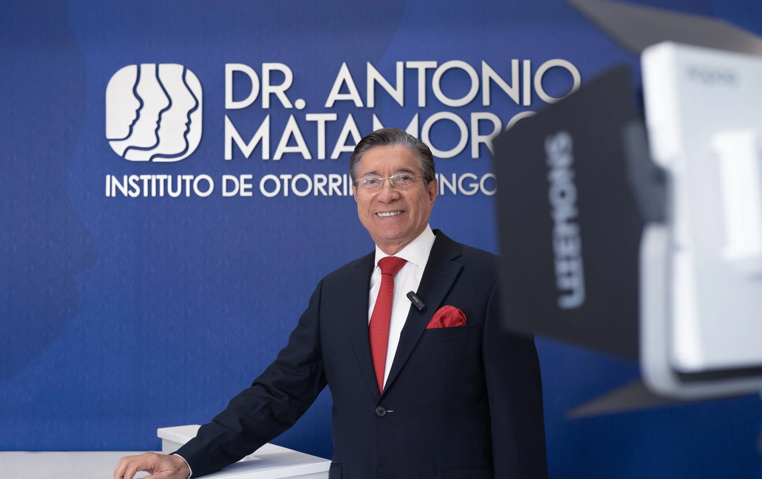 Dr. Antonio Matamoros es pionero en el Ecuador en el campo de la otoneurocirugia y reconocido a nivel internacional por su larga trayectoria en el campo de otorrinolaringología.