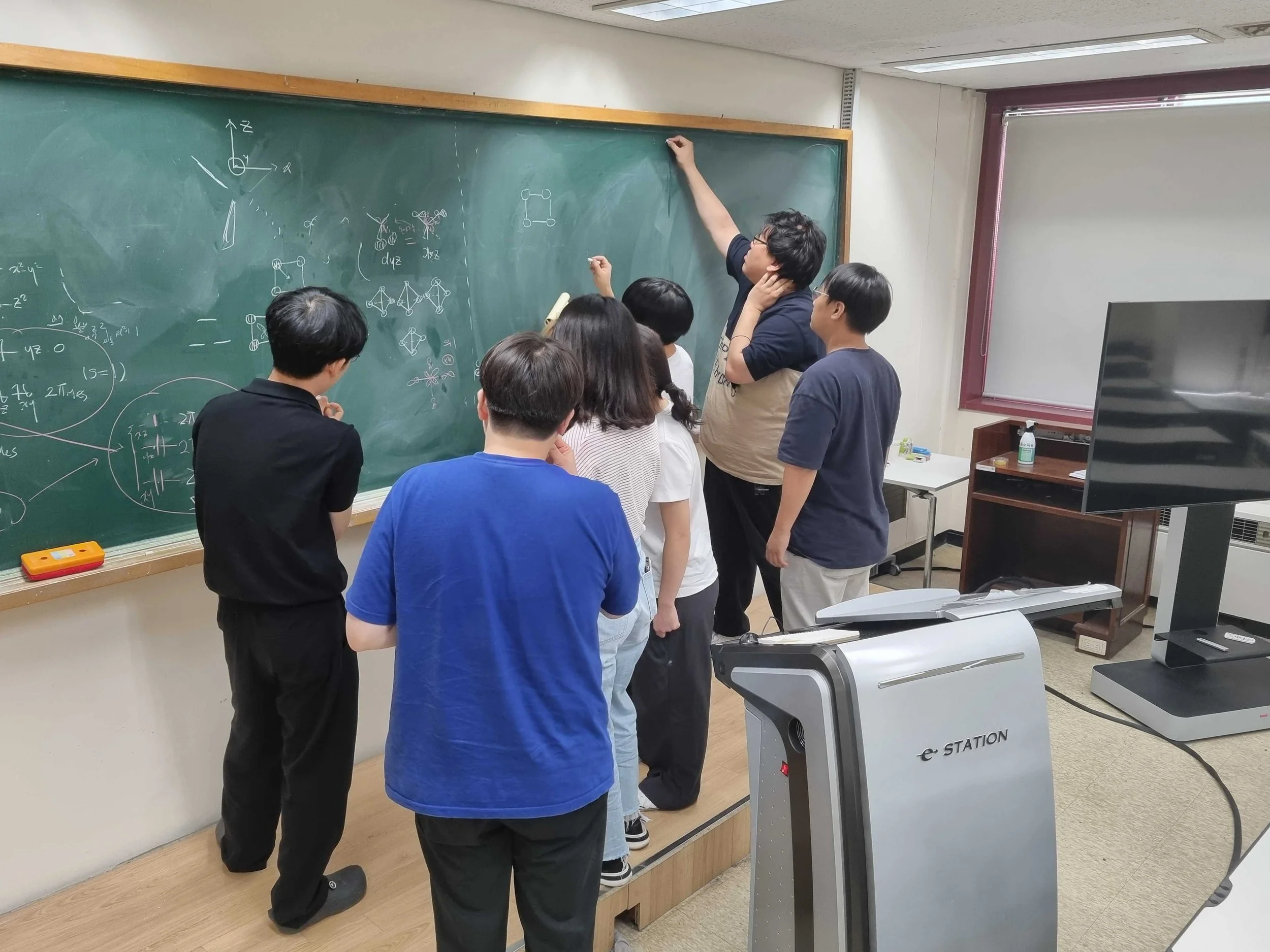 학구열 넘치는 HWANG GROUP !