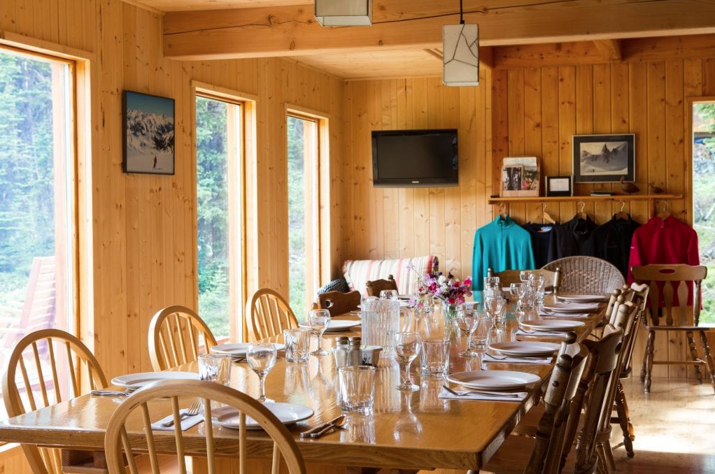 Mistaya Lodge - Dining Room.png