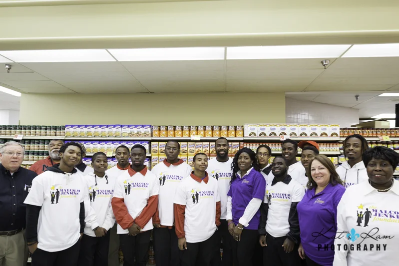 Winn-Dixie, Saints player, fans and New Orleans celebs compete in “Supermarket Sweep” for charity