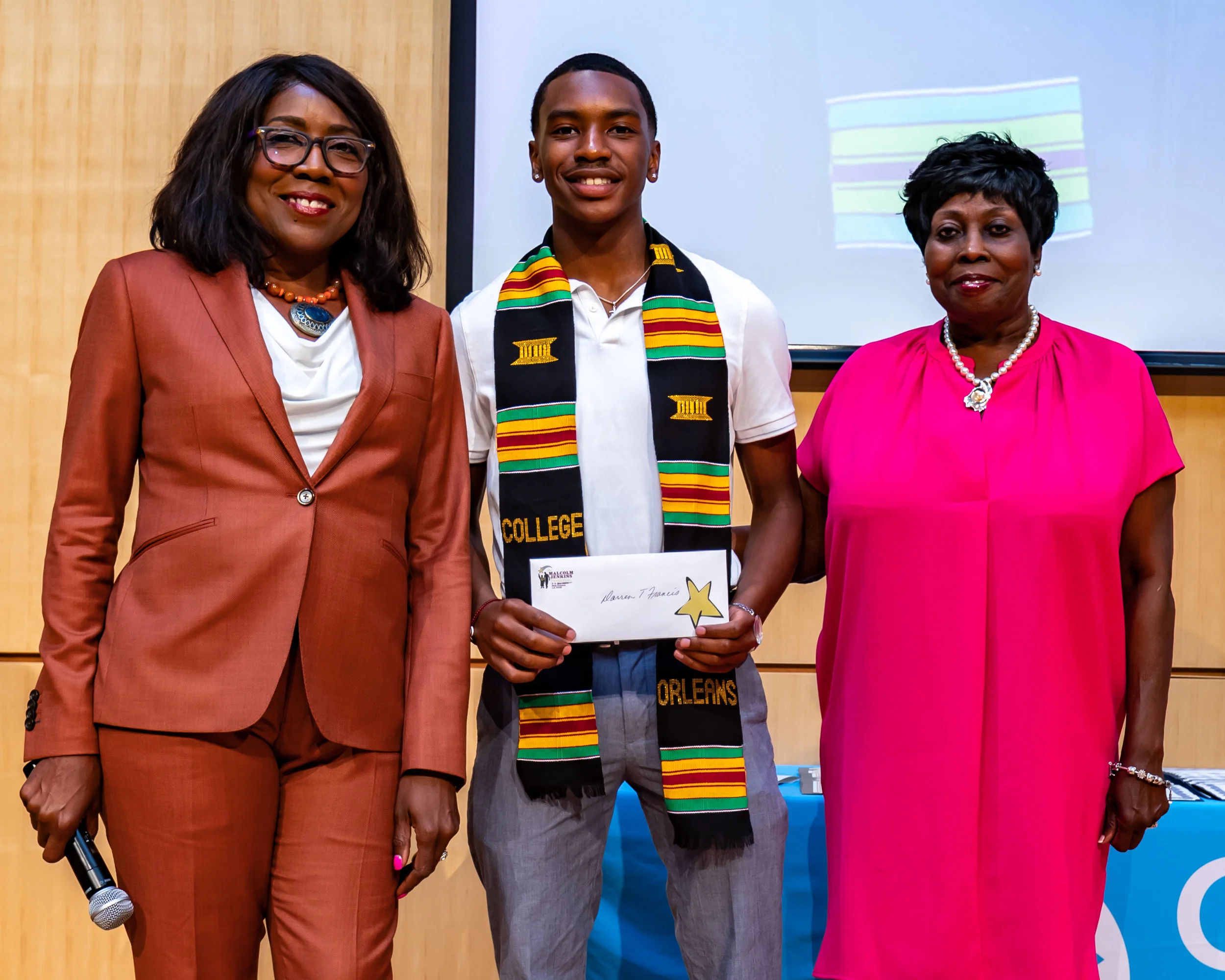 College Track GRAD19-143.jpg