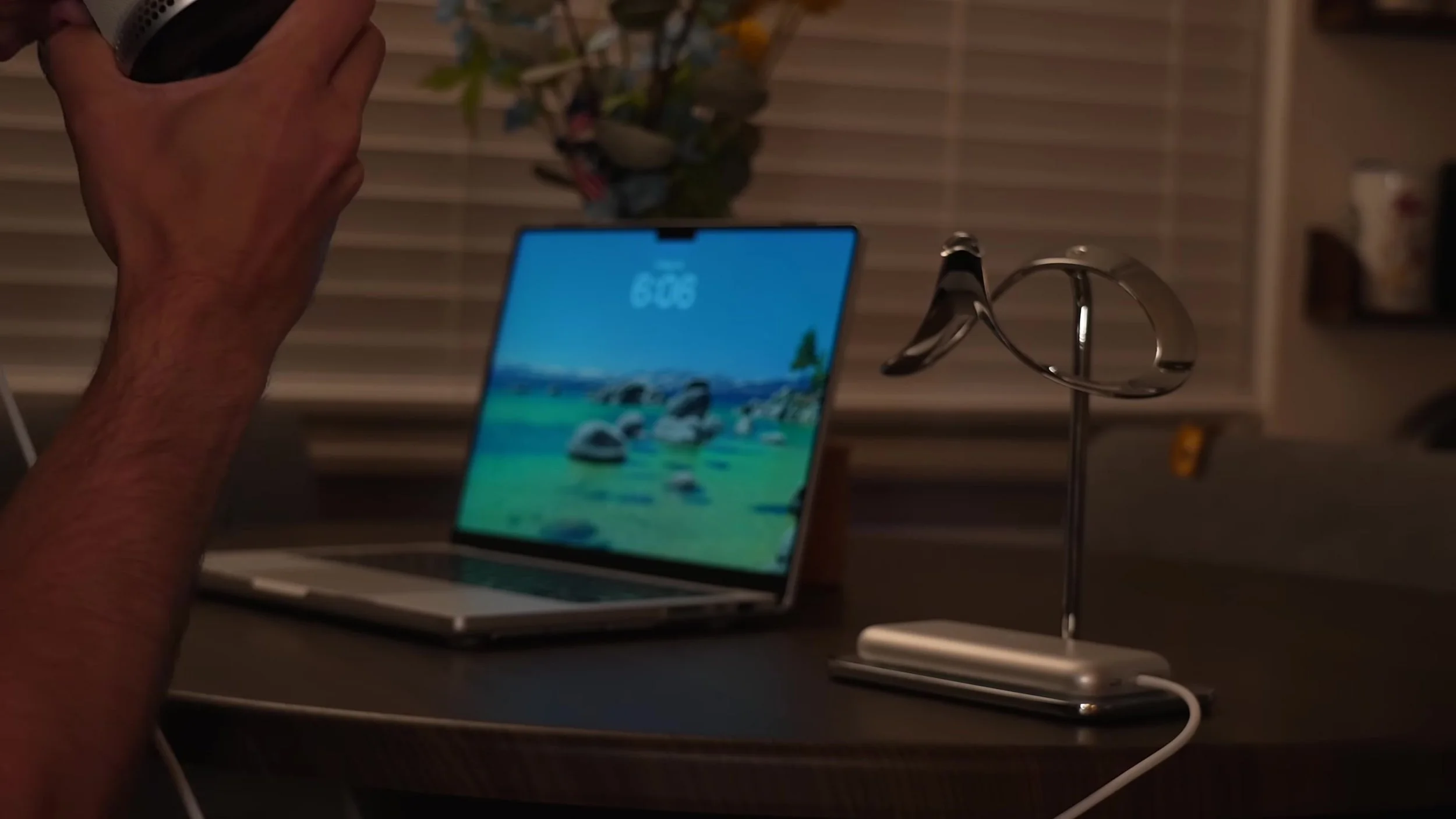 Apple Vision Pro M5 as a Desk Setup: Honest Answer After 1 Week