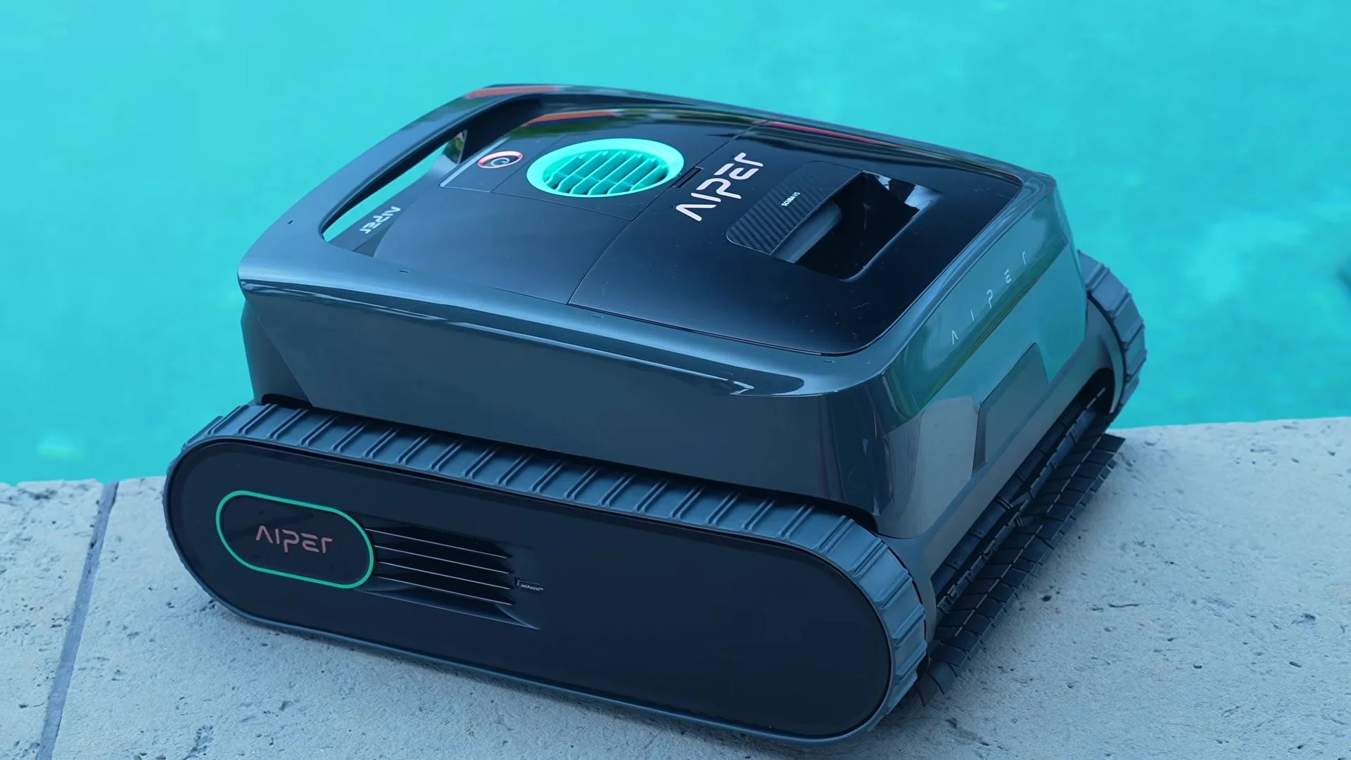 I Threw an AI Robot Into a Pool! Aiper Scuba V3