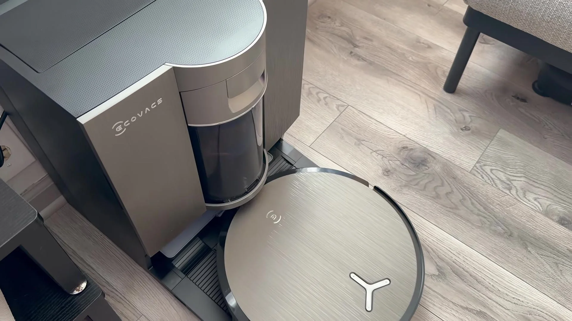 This Robot Vacuum Finally Does Carpets Right! ECOVACS X12S OmniCyclone
