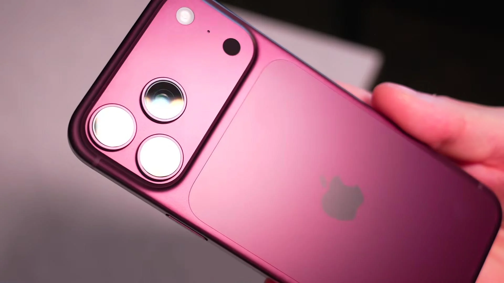 Burgundy iPhone 18 Pro Max Unboxing &amp; Color Impressions