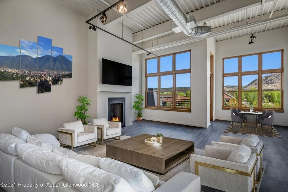 231 Robinson Street 322