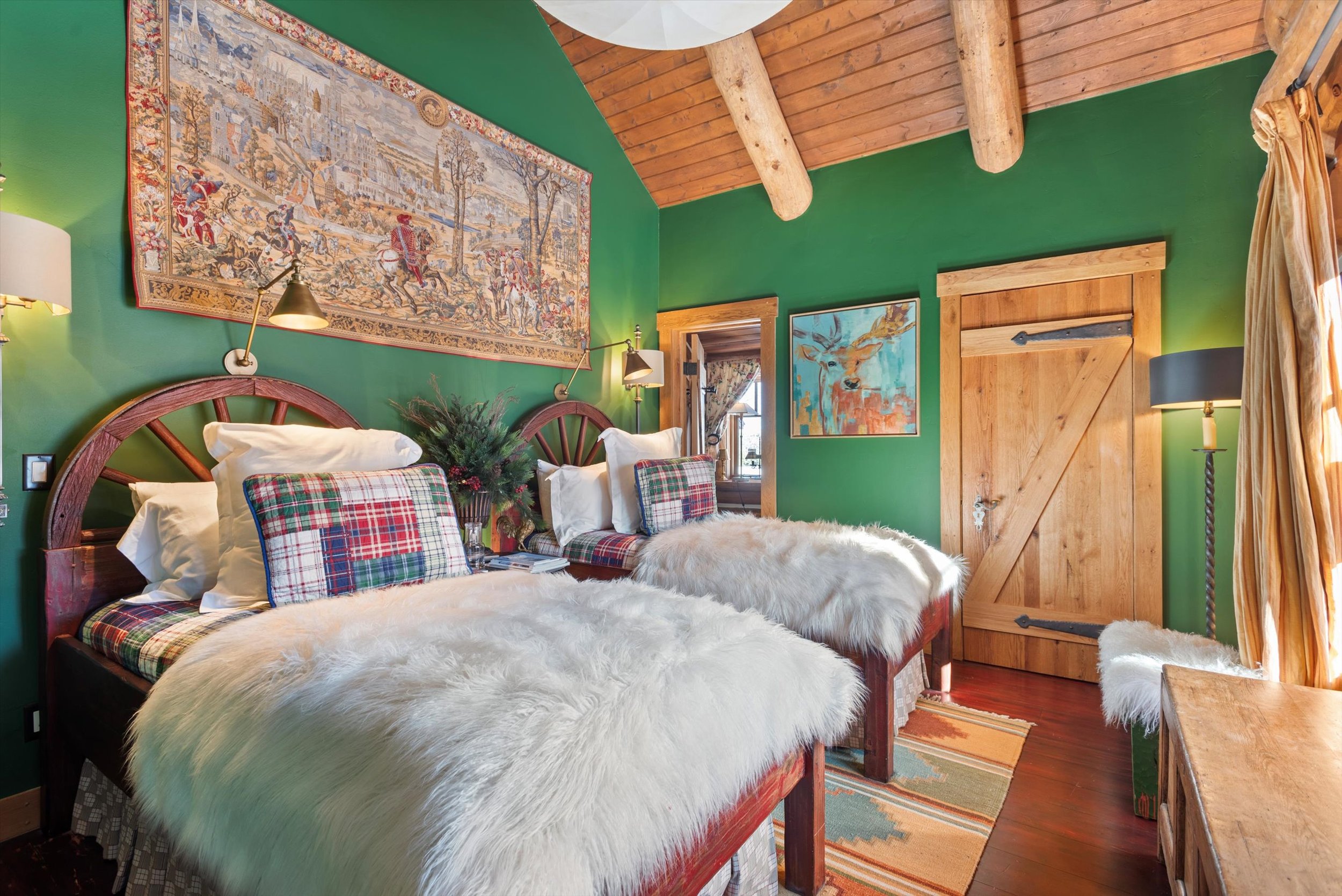 073-037-6855CapitolCrRd_250115037 copy.jpg