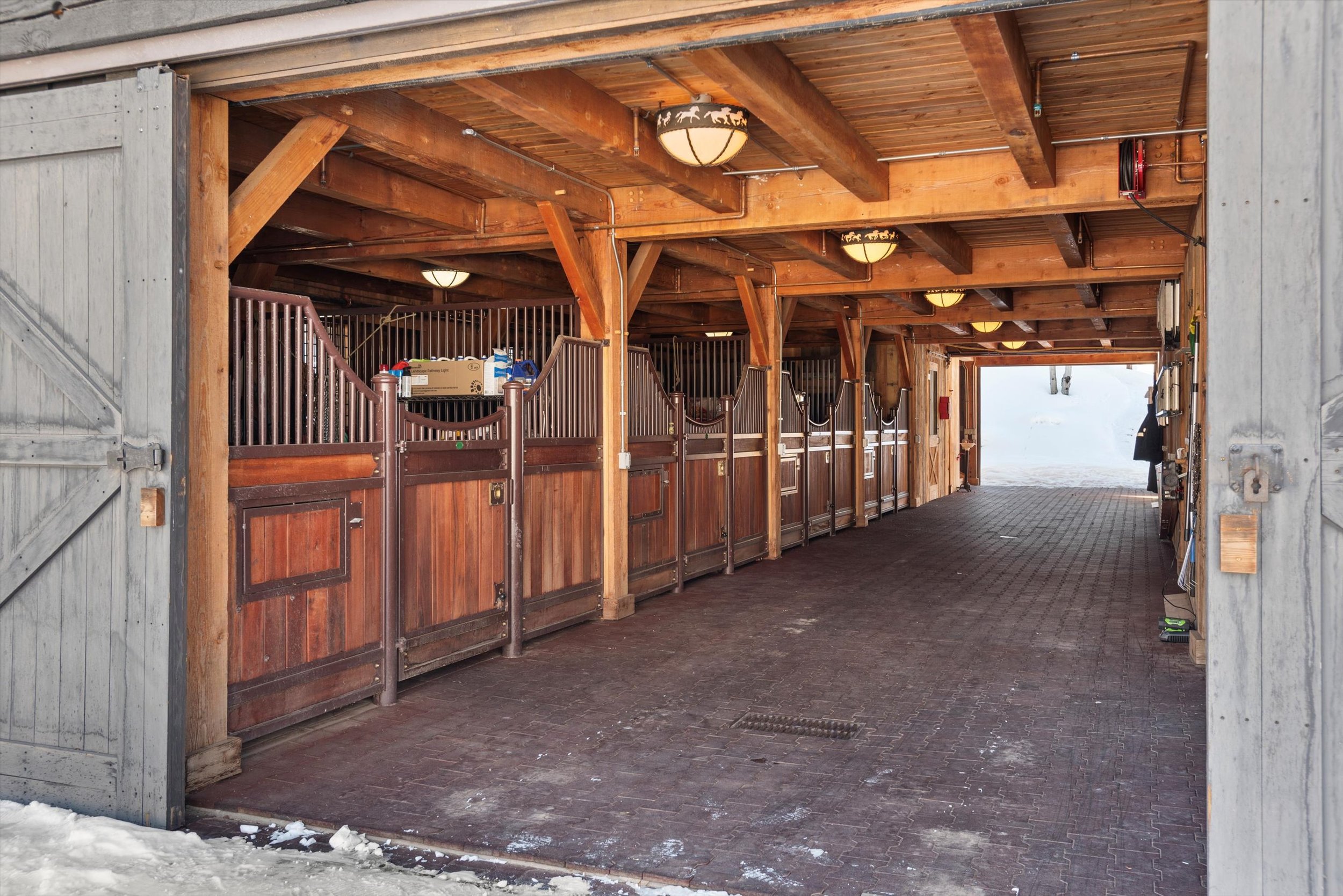 139-073-6855CapitolCrRd_250115073 copy.jpg