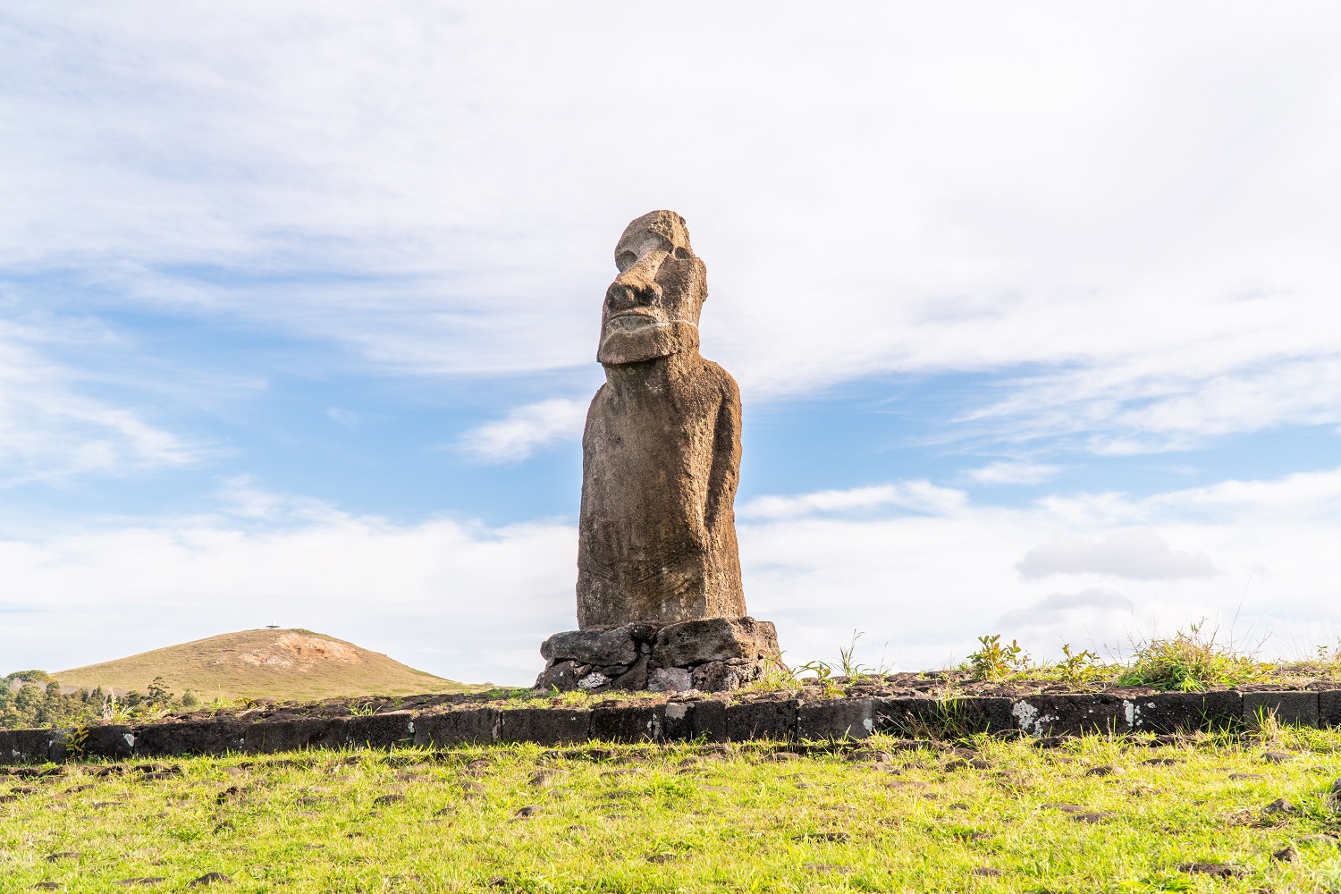  The moai are built with volcanic rock. 