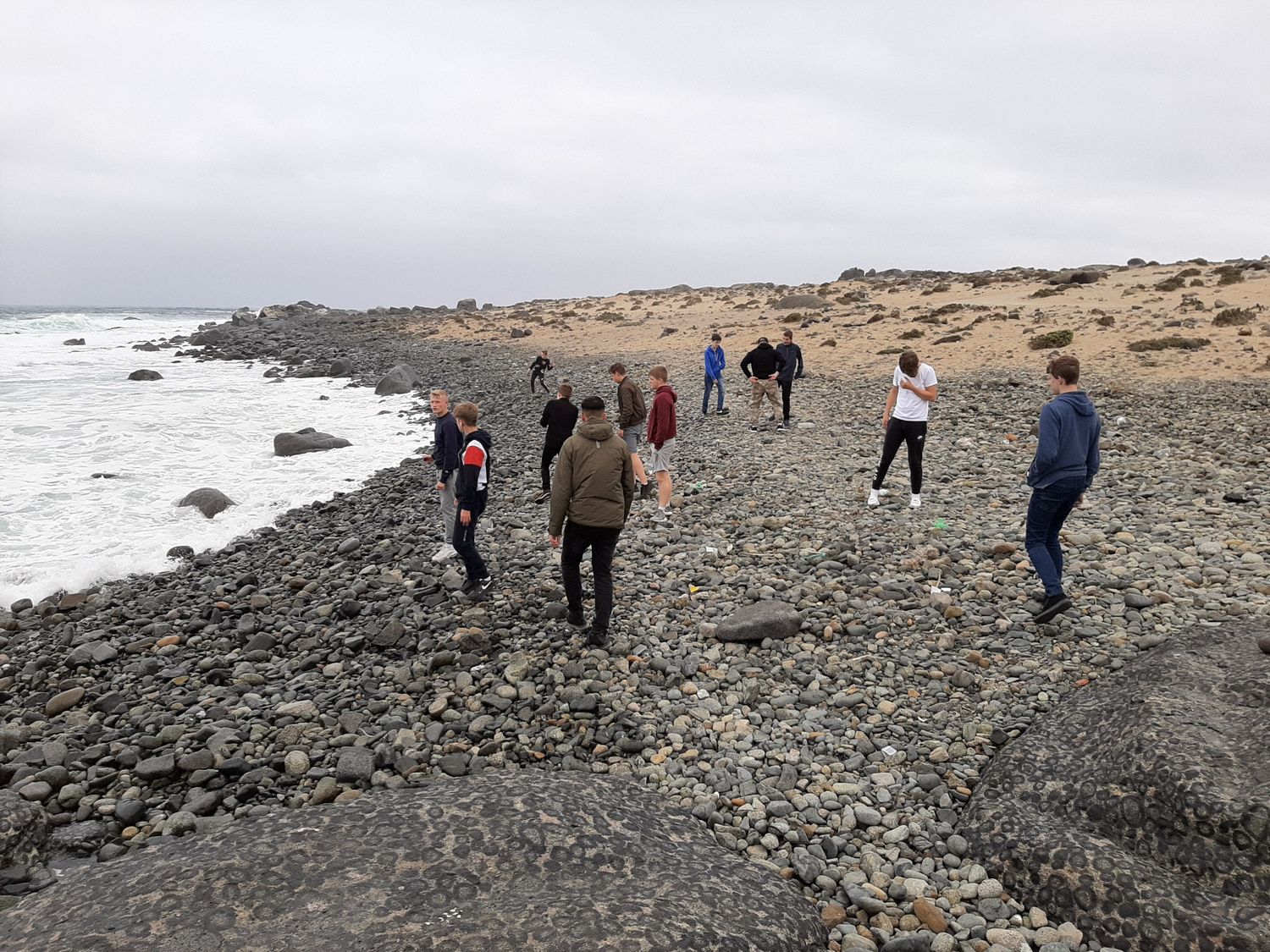  The scholars helped collecting rubish in the beaches of the national park Pan de Azucar. 