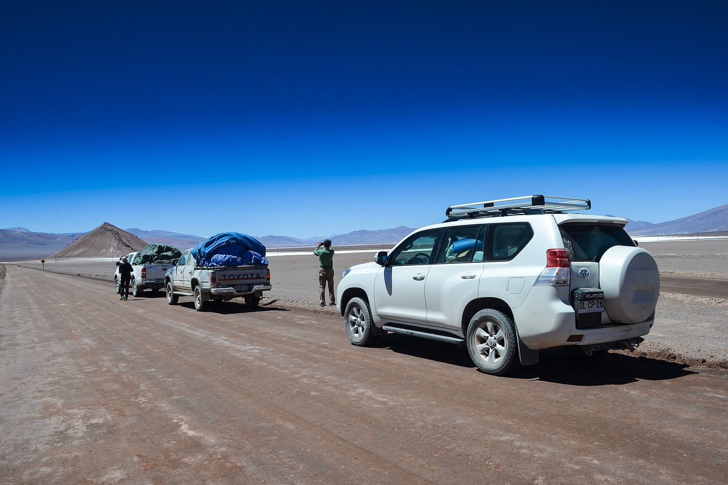 Team members and 4WD Vehicles on the way to the Ojos del Salado near Copiapo - Chile Montaña Expedition 2017.