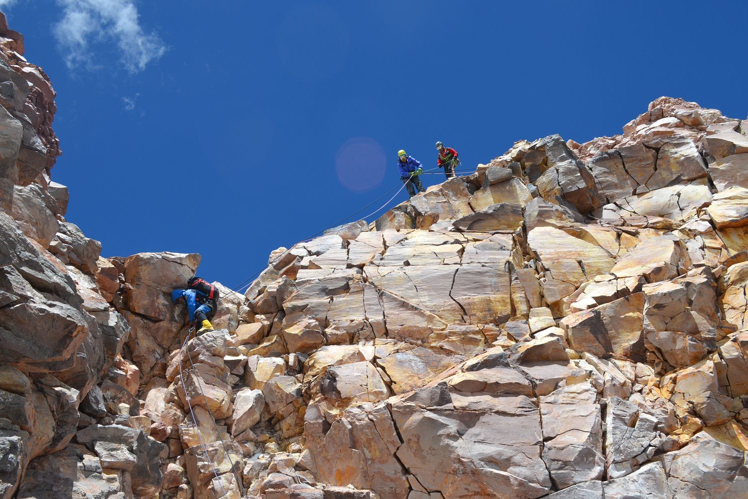 Climbing step before the summit of the Ojos del Salado - Chile Montaña Expedition 2017.