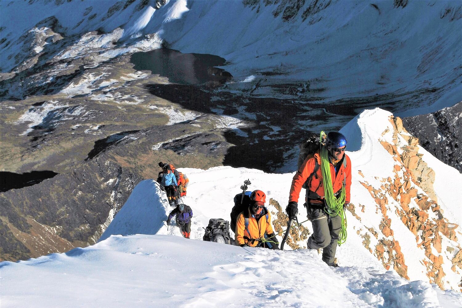  Team of climbers approaching the summit of Huayna Potosi. Cordillera Real. Bolivia 