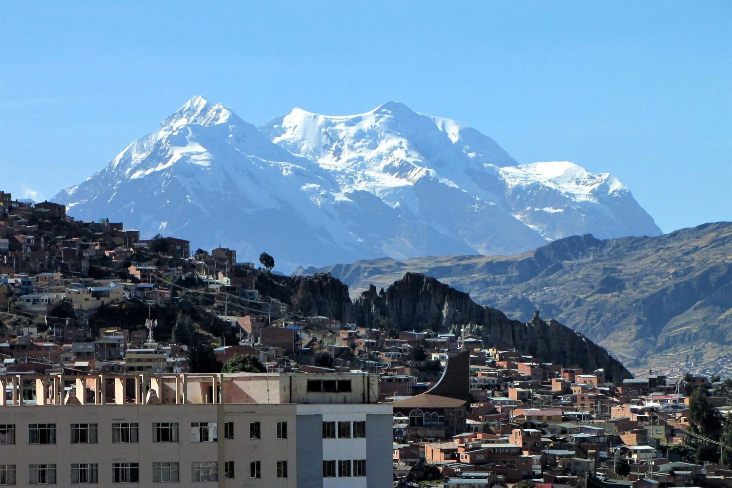 Nevado Illimani (6.462m/21,200ft) is the highest summit of Cordillera Real, and After Nevado Sajama (6.542m/21,463ft), is the second summit in Bolivia 