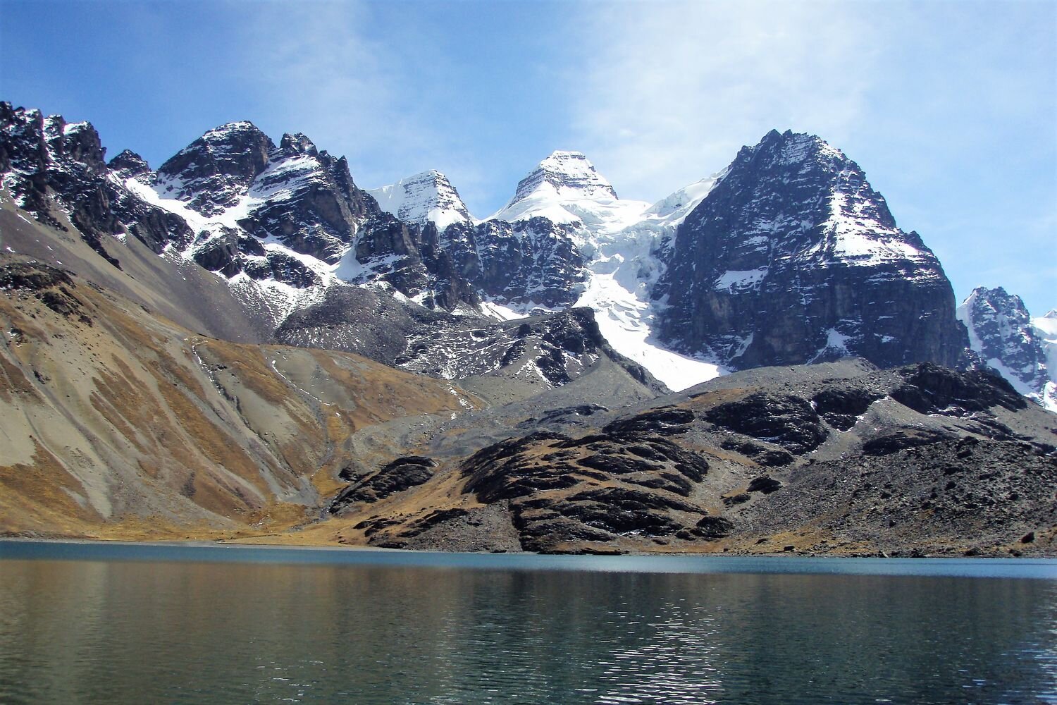 A view of the Condoriri massif and the Chiarkota lagoon. Cordillera Real. Bolivia 