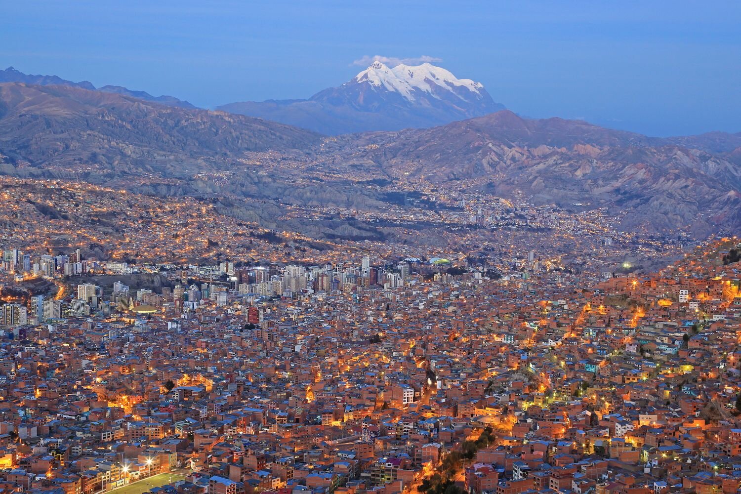  A view of the city of La Paz with the Nevado Illimani in the background 