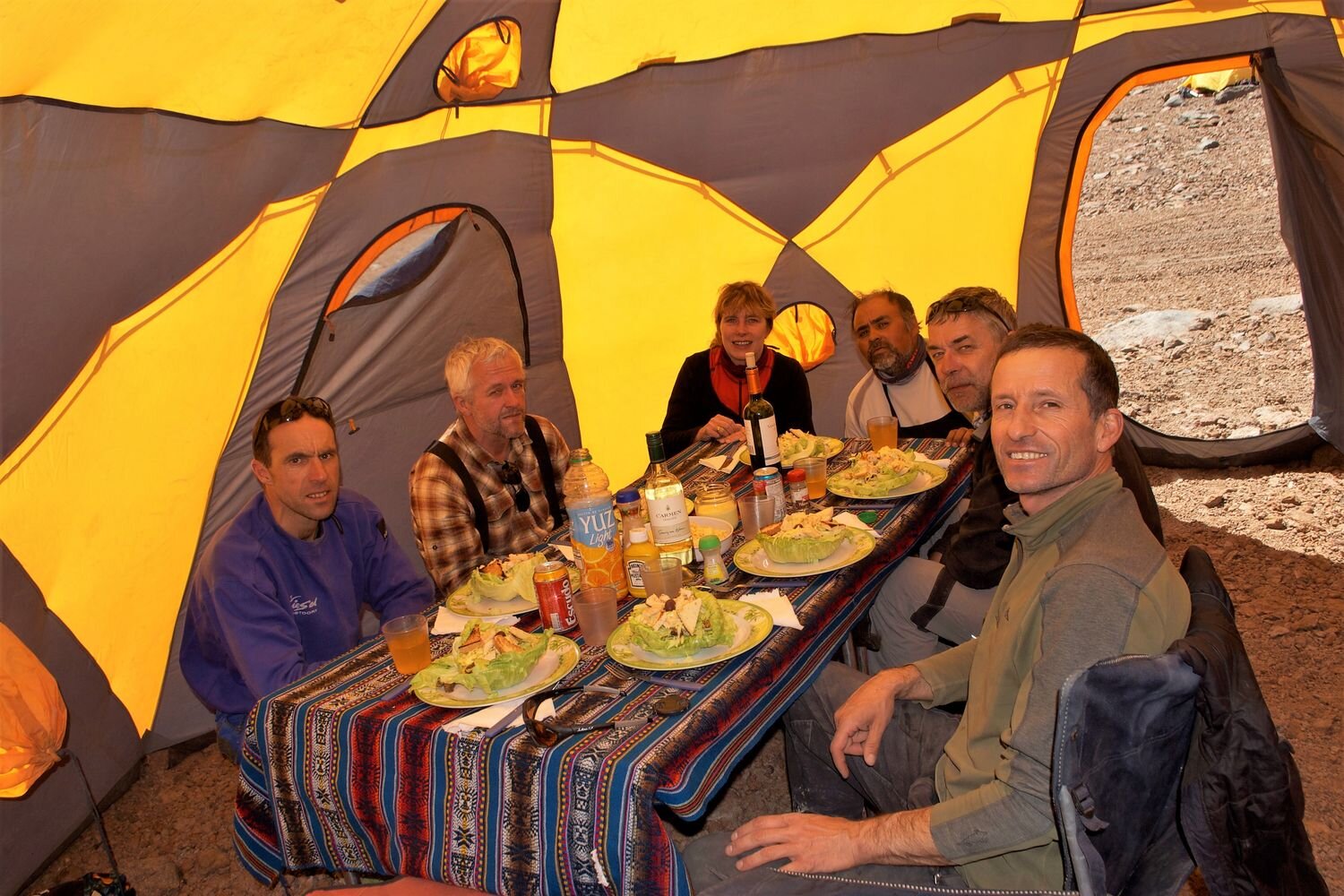  Lunch in the highlands. Our camps offer the comfort of a spacious mess tent, nutritiuos fresh food and high quality individual tents. 