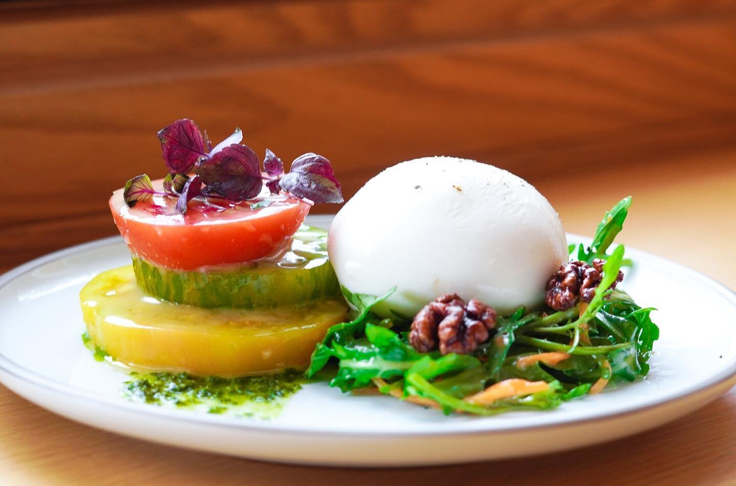 Das Estival wurde er&ouml;ffnet und wir stellen ein paar Gerichte vor. Wir beginnen mit einer  italienischen K&auml;sespezialit&auml;t:

Burrata
Rucola | Tomaten | Kandierte Waln&uuml;sse | Maracuja Dressing 

#kielmeyers1582 #crossoverkitchen #resta