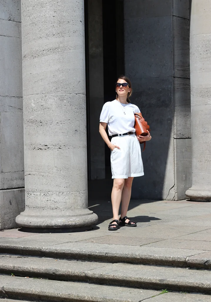 annaporter-totalwhite-bermuda-shorts (3).jpg