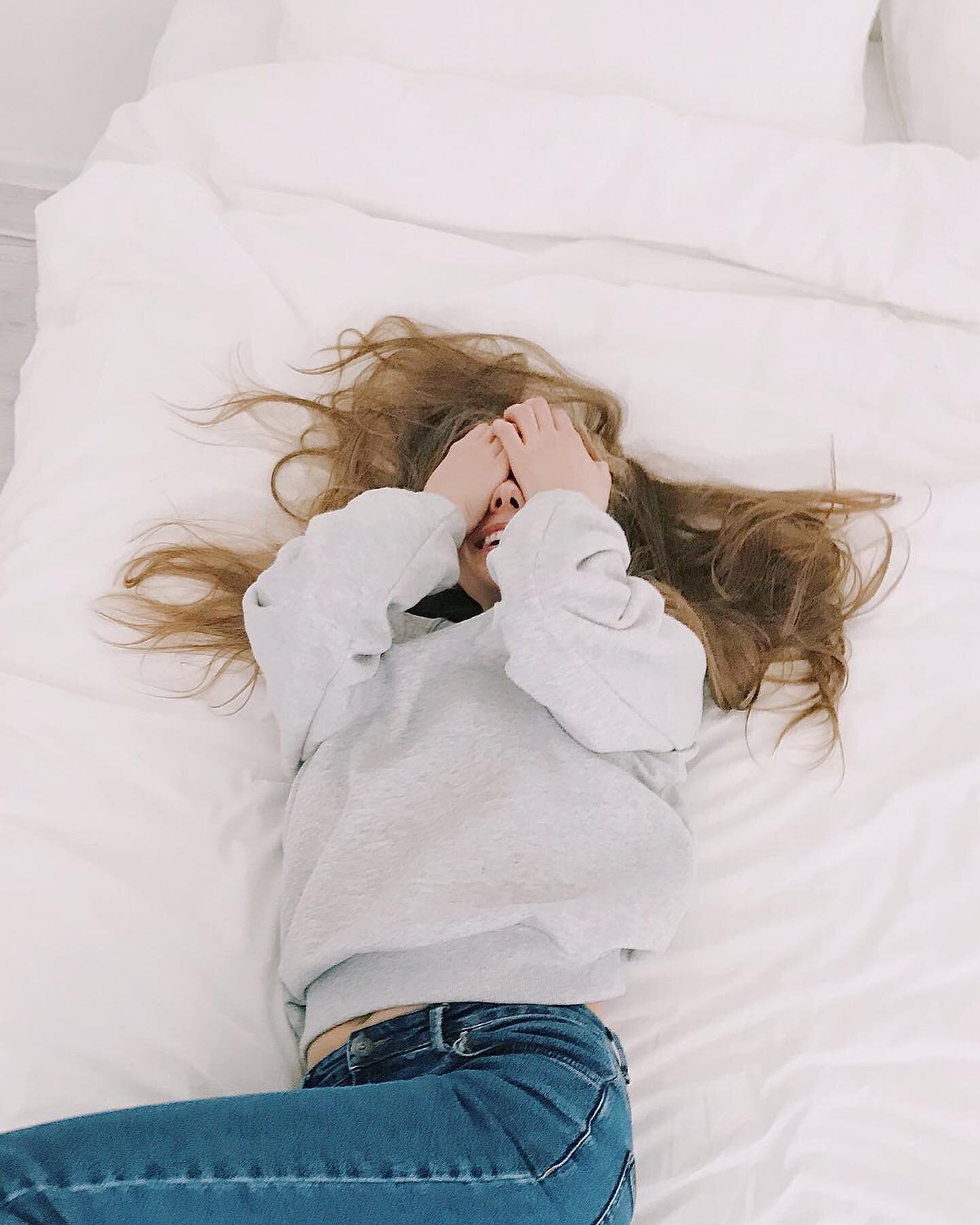 Who else slept in today? Healthy adults need between 7-9 hours of sleep per night to function at their best. Taking #CBD consistently can help regulate your sleep/wake cycles by promoting relaxation at night and wakefulness during the day. 😴 🌞 #cbd