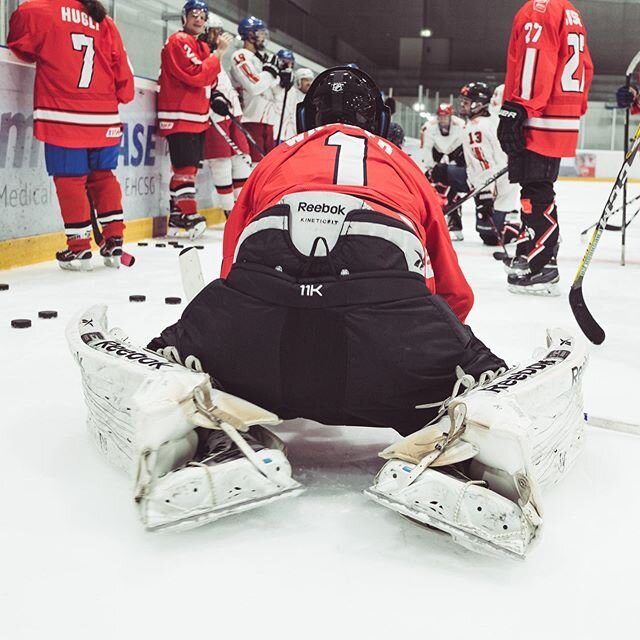 Noch ein paar Kurven auf dem Eis mit guten Freunden, bevor wir uns dem Feiern und Essen hingeben. #christmas #icehockey #lovethegame 📷 by @perfectraw