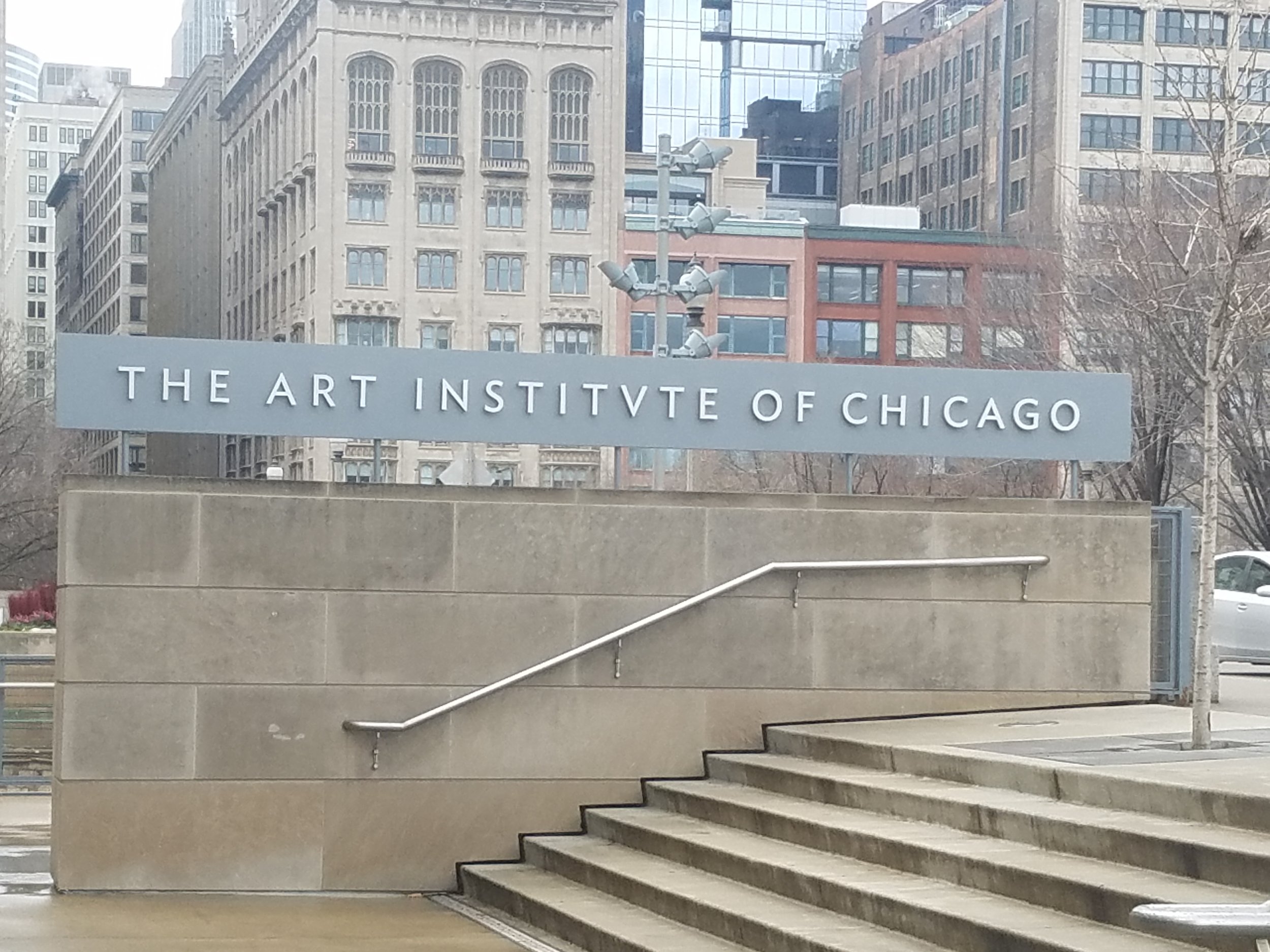  Outside the Art Institute of Chicago 
