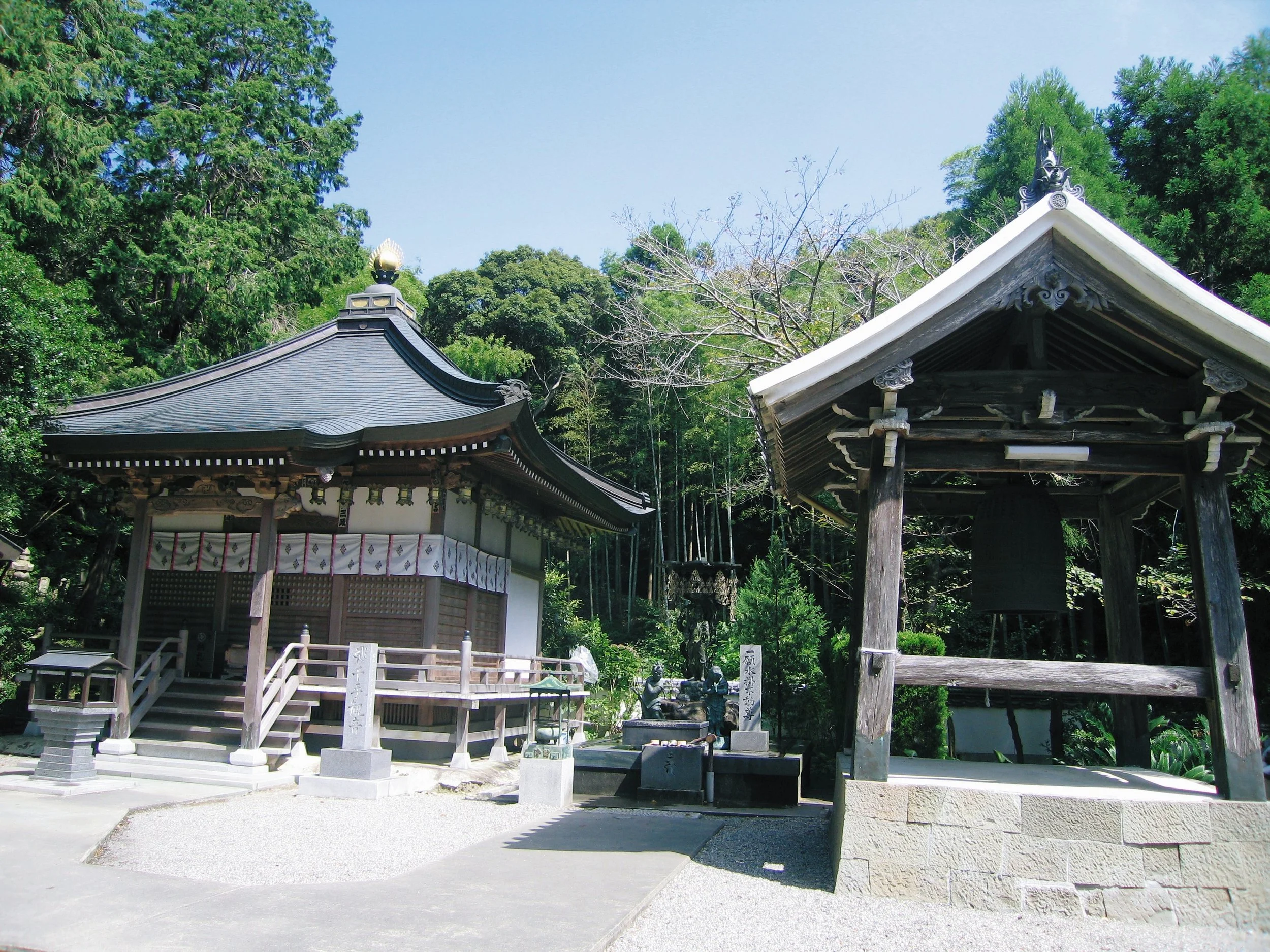 shrine02.jpg