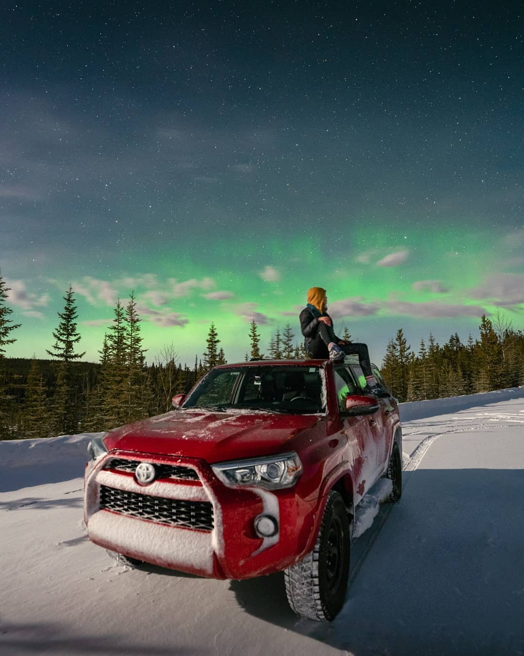 Nearly 12 hours of driving through a terrible snowstorm but I finally got to watch the sky light up🌌